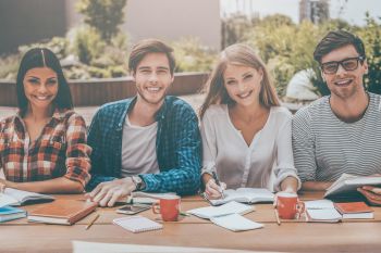 DU HỌC NGHỀ TẠI BA LAN NĂM 2020 CÙNG Trung tâm Ngôn ngữ và Văn Hóa Ba Lan